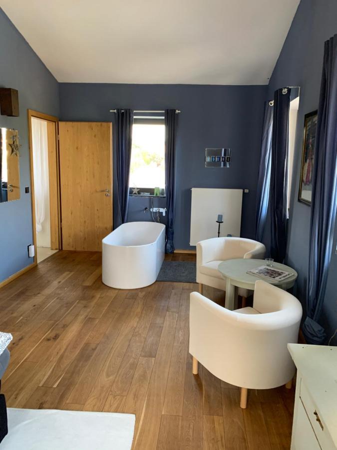 Design Appartment With Big Terrace Halsenbach Exterior foto